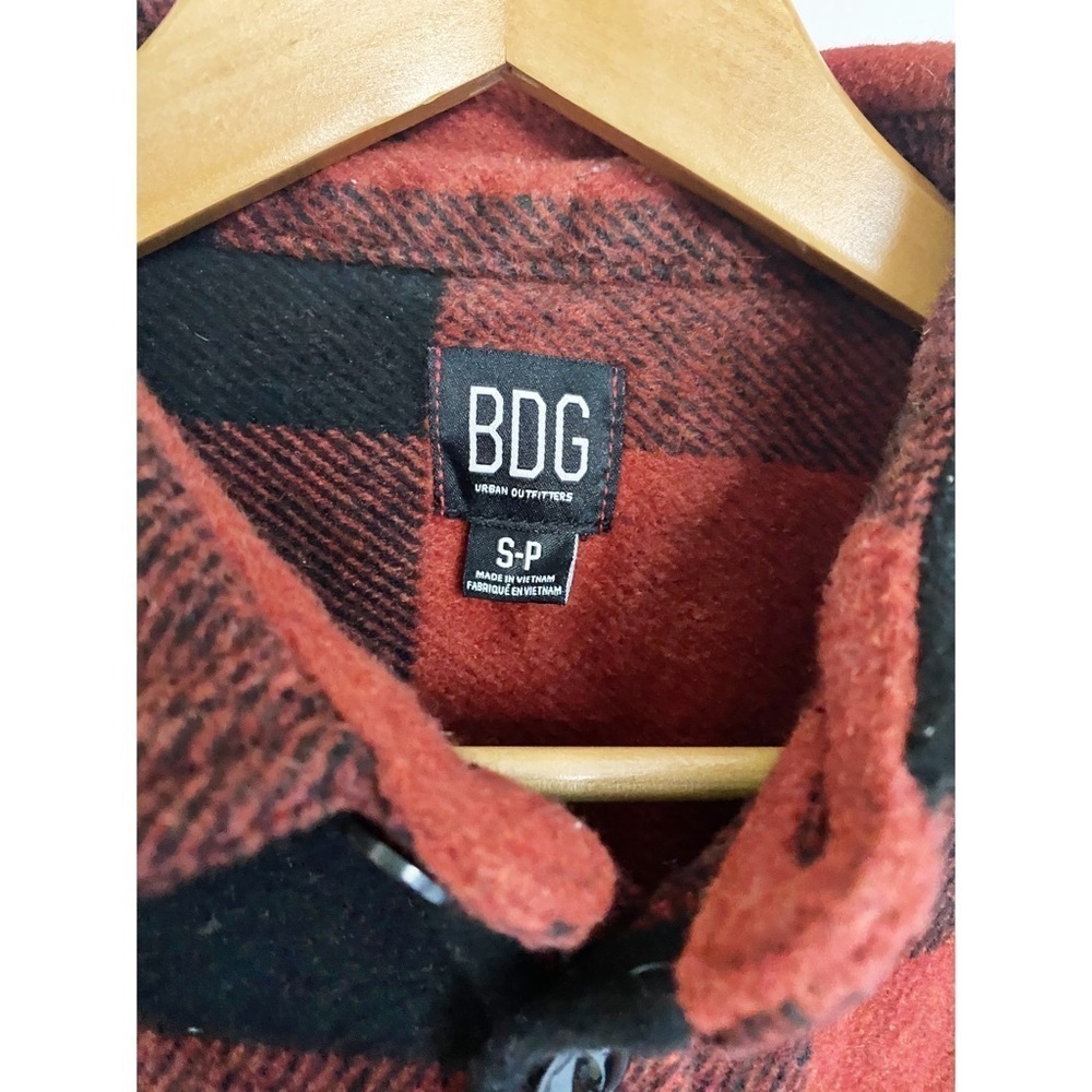 BDG Red Black Plaid Flannel Jacket Size Small - Picture 3 of 9
